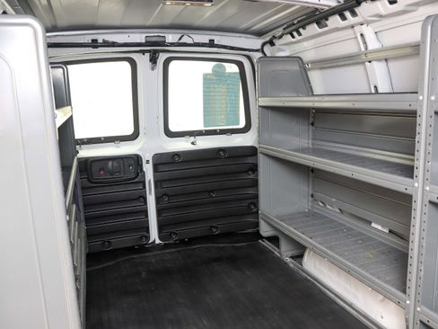 Used 2025 Chevrolet Express 2500 w/ Driver Convenience Package image 18