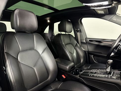 Used 2020 Porsche Macan AWD/4WD image 32