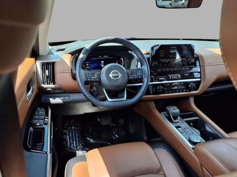 Certified 2024 Nissan Pathfinder Platinum AWD/4WD image 4