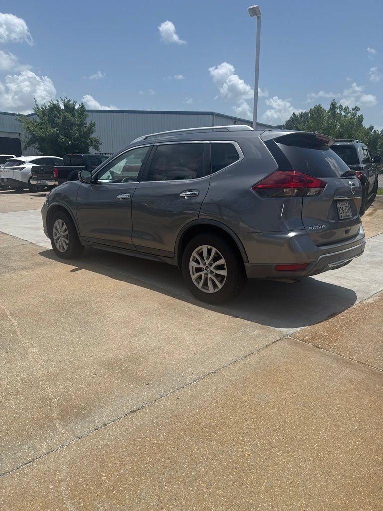 Used 2019 Nissan Rogue SV AWD/4WD image 2
