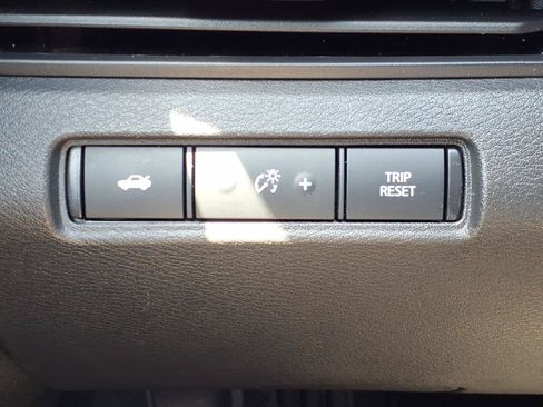 Used 2024 Nissan Altima 2.5 SV FWD image 17