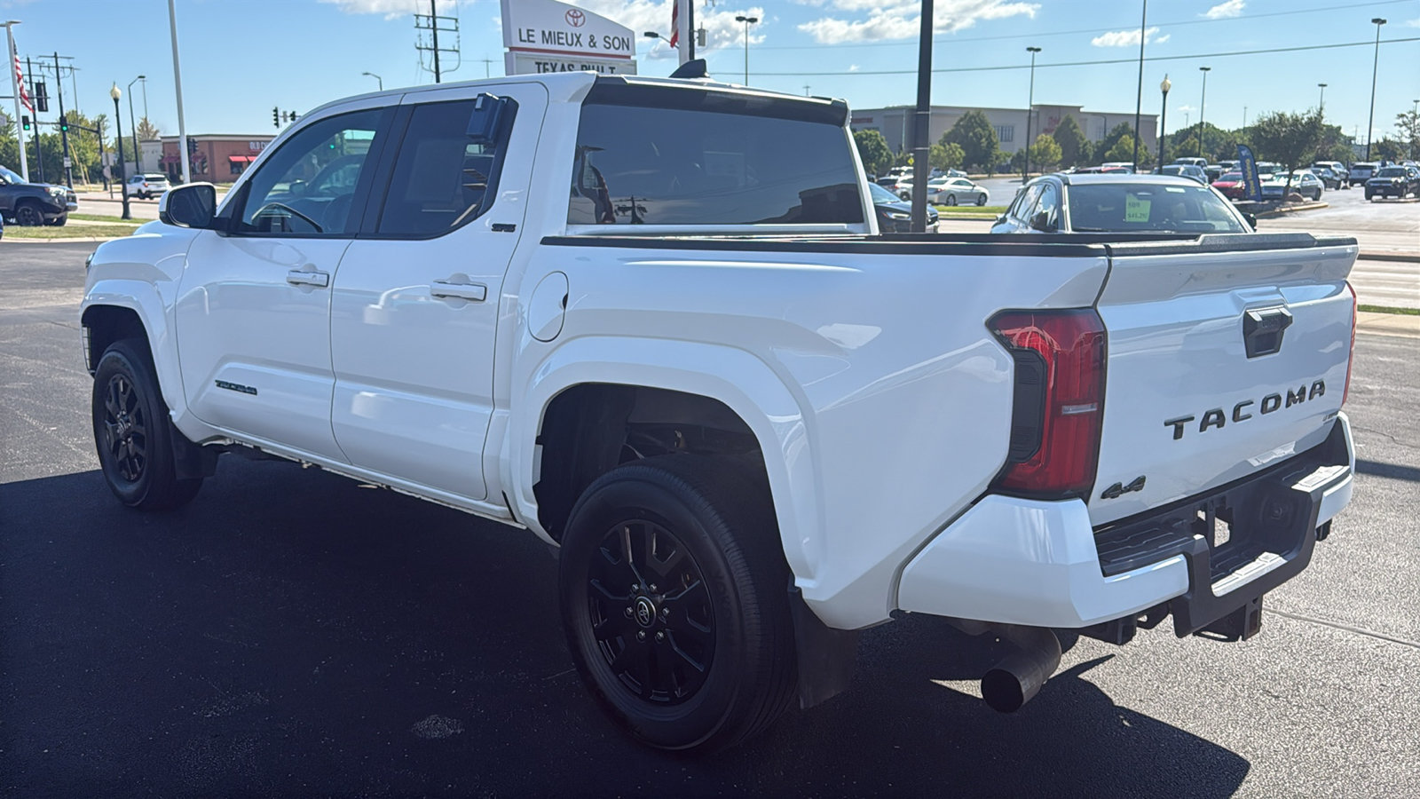 Used 2024 Toyota Tacoma SR5 AWD/4WD image 5