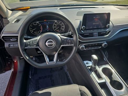 Used 2024 Nissan Altima 2.5 SV image 17
