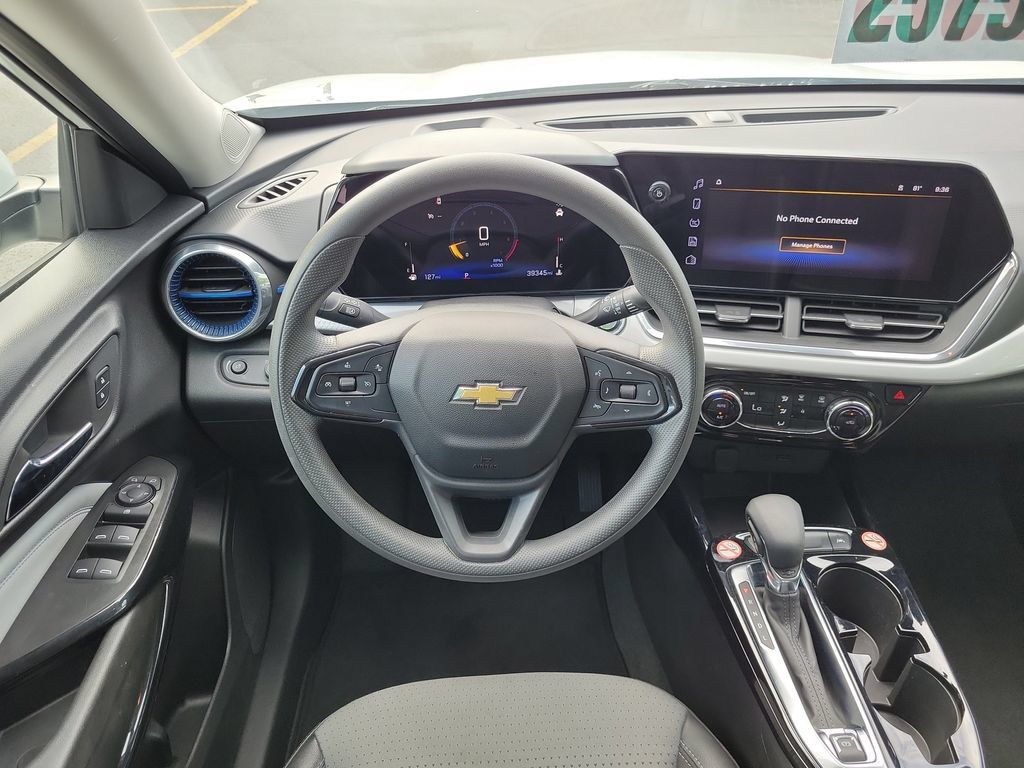 Used 2025 Chevrolet Trax LT FWD image 14