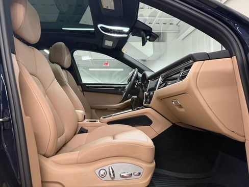 Certified 2022 Porsche Macan AWD/4WD image 25