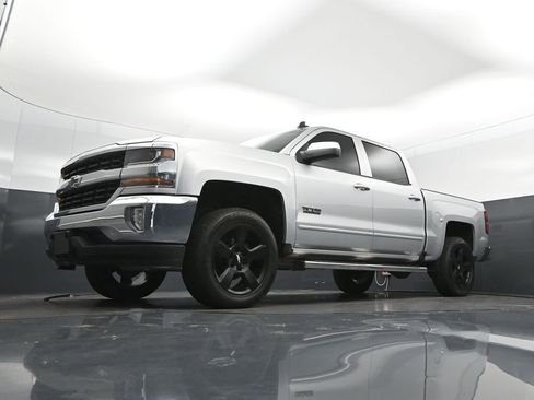 Used 2018 Chevrolet Silverado 1500 LT w/ Texas Edition RWD image 39