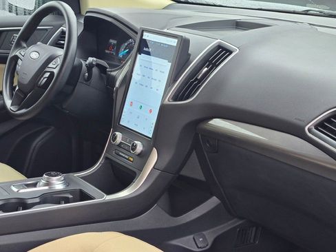 Used 2024 Ford Edge SE image 7