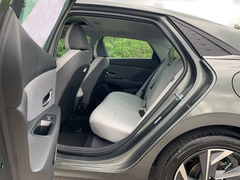 New 2025 Hyundai Elantra Limited image 7