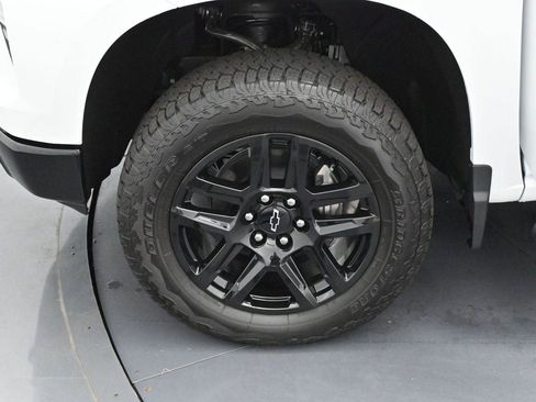 Used 2025 Chevrolet Silverado 1500 Custom Trail Boss w/ Turbomax Blackout Package AWD/4WD image 31