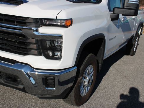 Used 2024 Chevrolet Silverado 2500 LT image 41