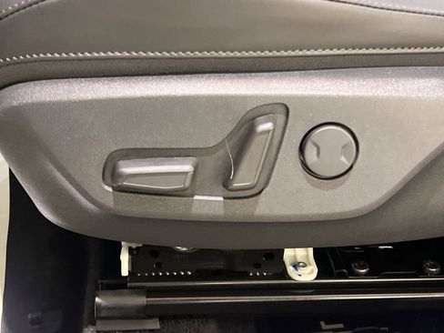 Used 2023 Kia Niro SX Touring image 24