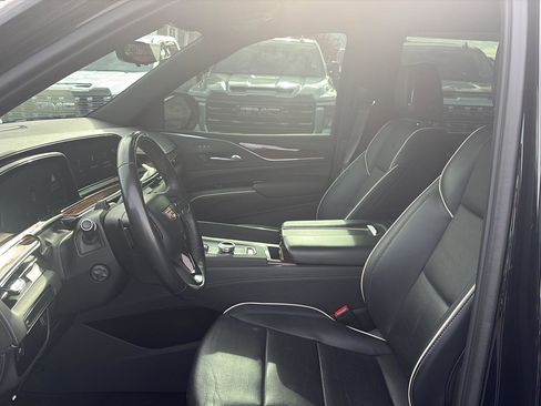 Used 2023 Cadillac Escalade ESV Premium Luxury image 13