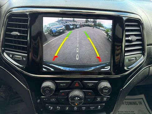 Used 2020 Jeep Grand Cherokee High Altitude AWD/4WD image 29