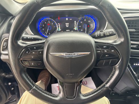 Used 2018 Chrysler Pacifica Touring-L Plus FWD image 24