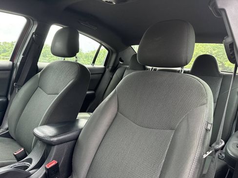 Used 2011 Chrysler 200 Touring FWD image 14