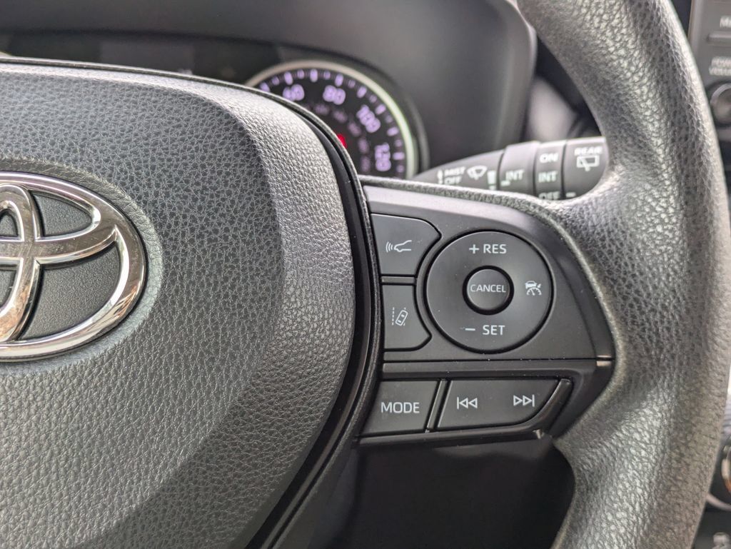 Used 2022 Toyota RAV4 XLE w/ Convenience Package FWD image 25