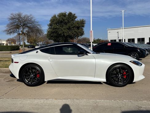 Certified 2024 Nissan Z Performance w/ Floor Mat Package image 3