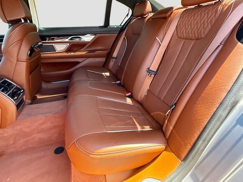 Used 2018 BMW 750i image 21