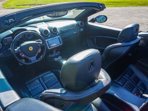 Used 2011 Ferrari California RWD image 36