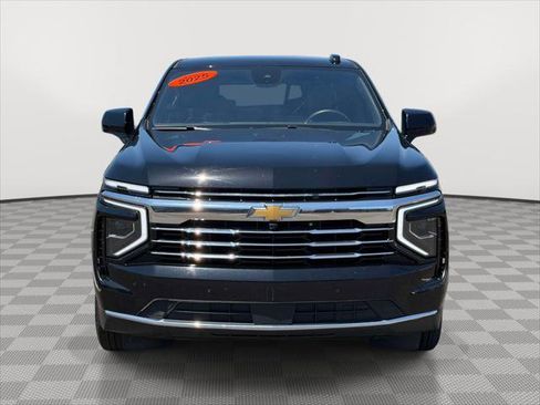 Used 2025 Chevrolet Suburban LT AWD/4WD image 2