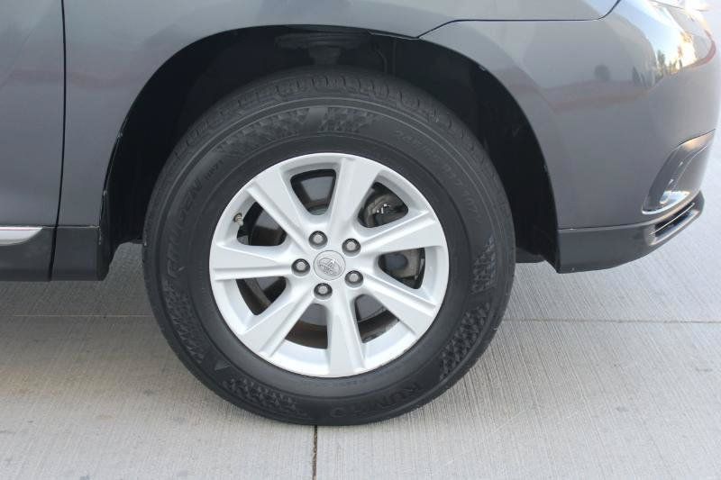Used 2013 Toyota Highlander 4WD w/ Cold Weather Pkg image 34