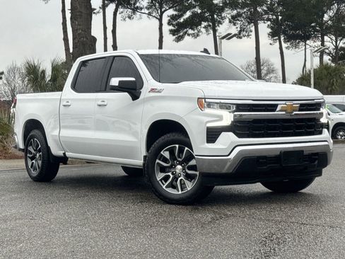 Used 2024 Chevrolet Silverado 1500 LT image 2