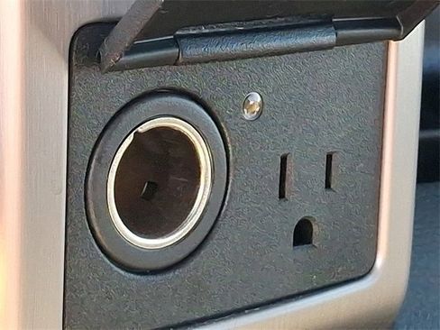 Used 2018 Ford F150 Platinum w/ Equipment Group 701A Luxury image 26