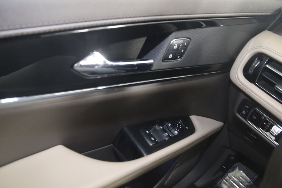 Used 2023 Lincoln Nautilus Reserve AWD/4WD image 31
