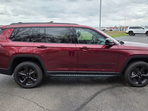 Used 2024 Jeep Grand Cherokee L Altitude AWD/4WD image 8