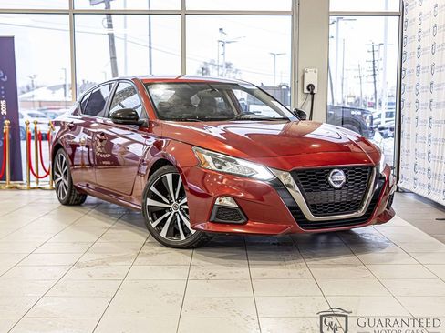 Used 2019 Nissan Altima 2.5 SR w/ SR Premium Package image 3
