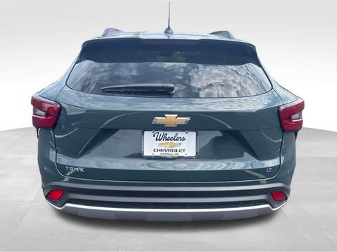 Used 2025 Chevrolet Trax LT FWD image 4