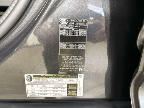 Used 2025 Land Rover Defender 110 AWD/4WD image 36