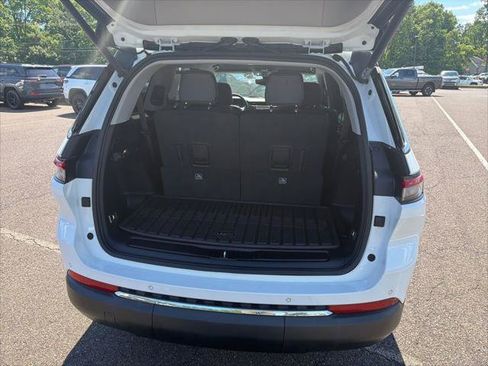 Used 2023 Jeep Grand Cherokee L Limited AWD/4WD image 19
