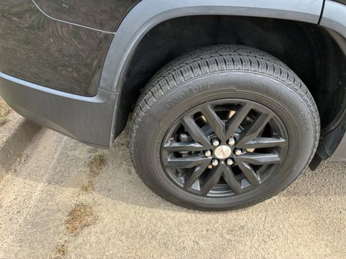 Used 2019 GMC Acadia SLT image 9