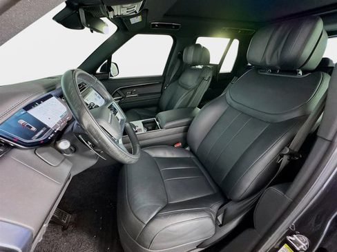 Used 2025 Land Rover Range Rover Autobiography image 11