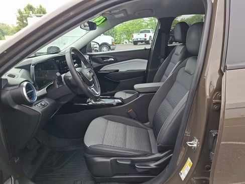 Used 2024 Chevrolet Trax LT w/ Driver Confidence Package FWD image 13