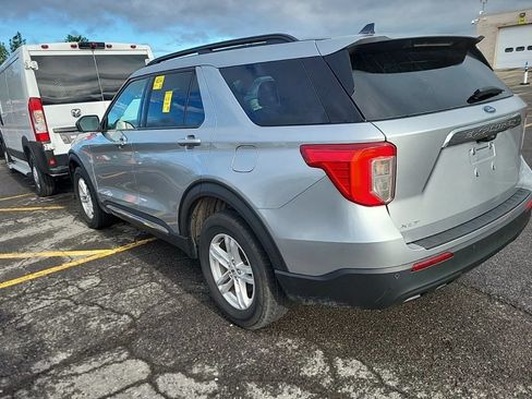 Used 2023 Ford Explorer XLT AWD/4WD image 11