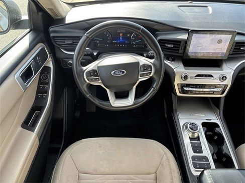 Used 2021 Ford Explorer XLT image 25