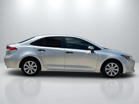 Used 2022 Toyota Corolla LE FWD image 4