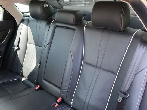 Used 2016 Jaguar XJ R-Sport image 20