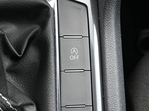 Used 2022 Volkswagen Tiguan S image 23