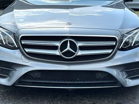 Certified 2019 Mercedes-Benz E 300 4MATIC image 4