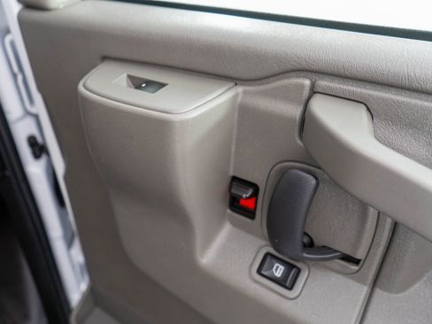 Used 2024 GMC Savana 2500 w/ Driver Convenience Package image 10