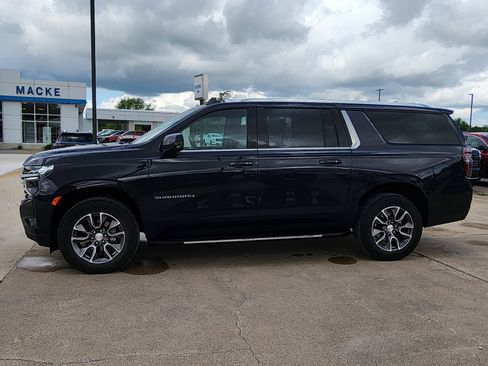 Used 2024 Chevrolet Suburban LT w/ Luxury Package AWD/4WD image 8