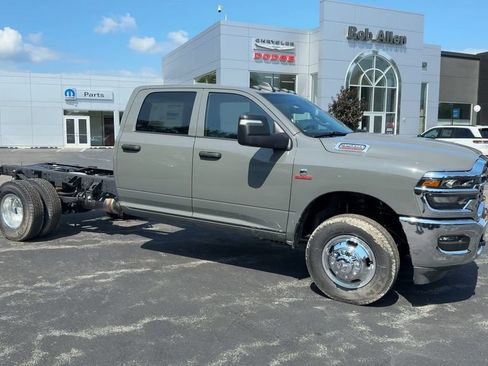 New 2026 RAM 3500 Tradesman w/ Chrome Appearance Group A AWD/4WD image 8