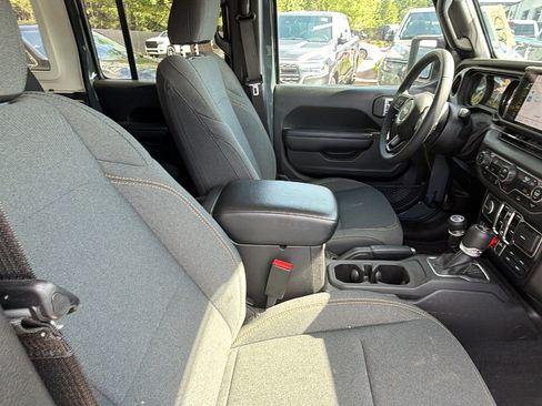Used 2025 Jeep Wrangler Unlimited Sport S 4xe AWD/4WD image 18
