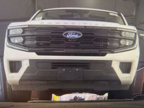 Used 2025 Ford Expedition Active image 14