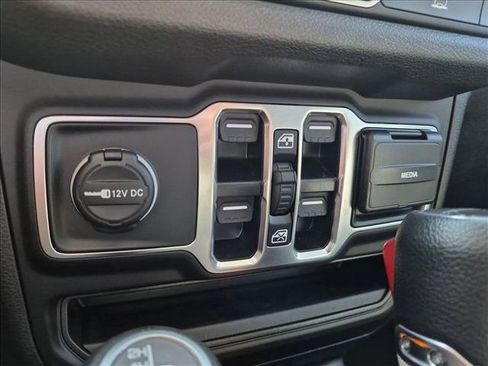 Used 2025 Jeep Gladiator Sport AWD/4WD image 16