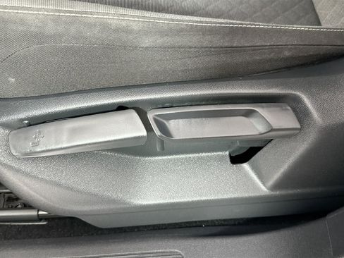 Used 2021 Volkswagen Tiguan S image 17