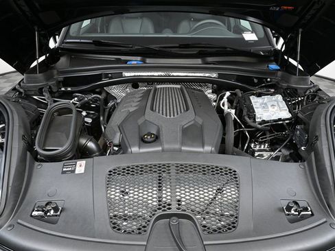 Certified 2026 Porsche Macan image 32